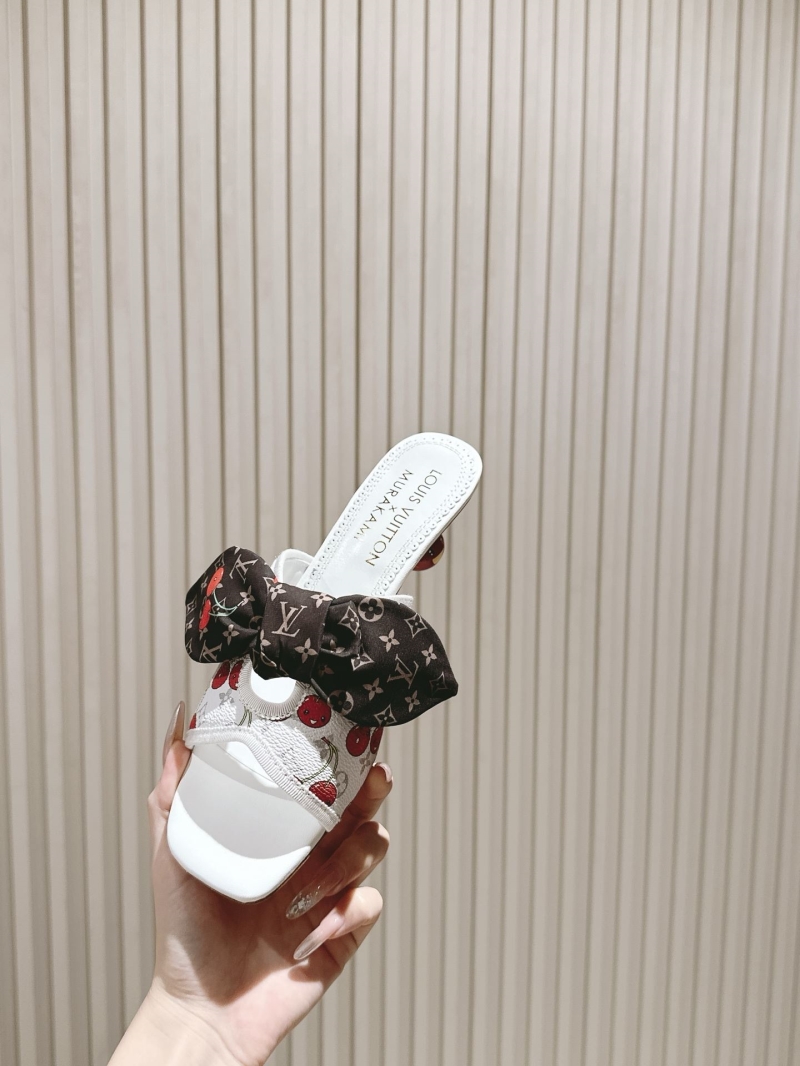 l0vis Vvtt0n slippers